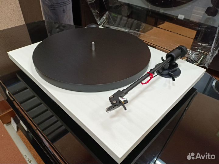 Виниловый проигрыватель Pro-Ject Primary E OM NN W