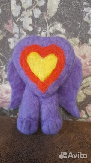 Фигурка с крылышками