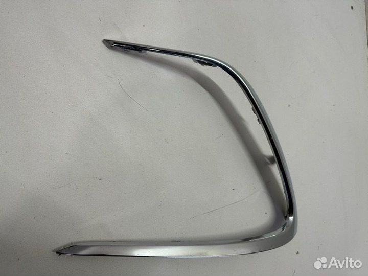 Молдинг бампера передний левый Toyota Camry