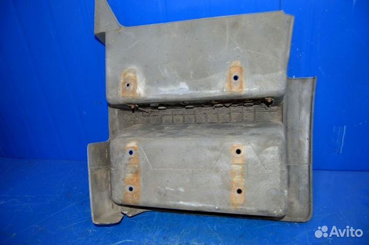 Корпус подножки, правый mercedes-benz Atego 1228