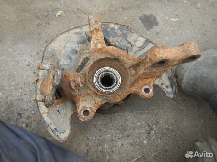 Кулак поворотный передний левый для Toyota Avensis