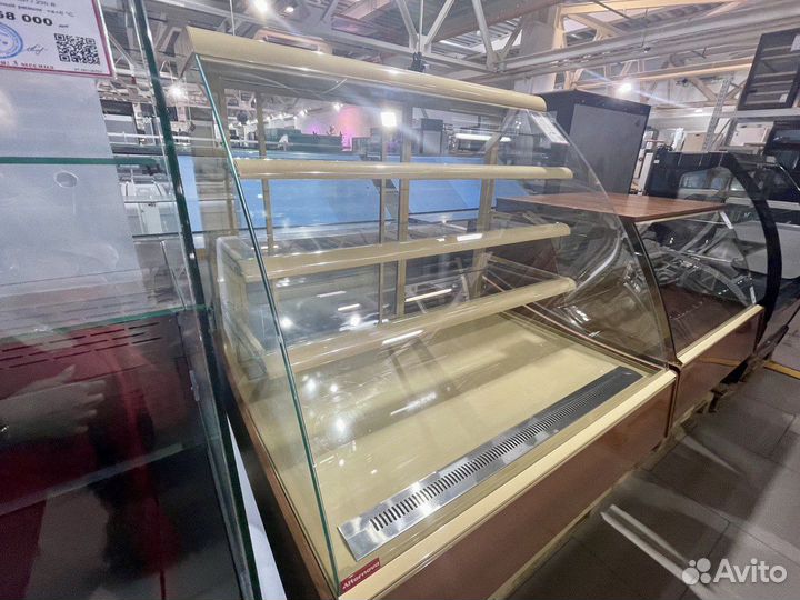 Холодильная витрина для десертов