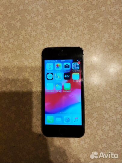 Телефон iPhone 5s 64 Gb
