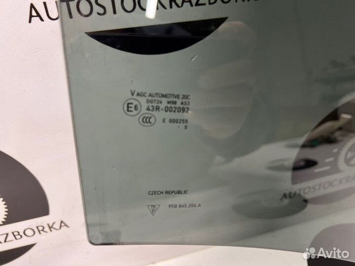 Стекло двери задней заднее правое Porsche Macan