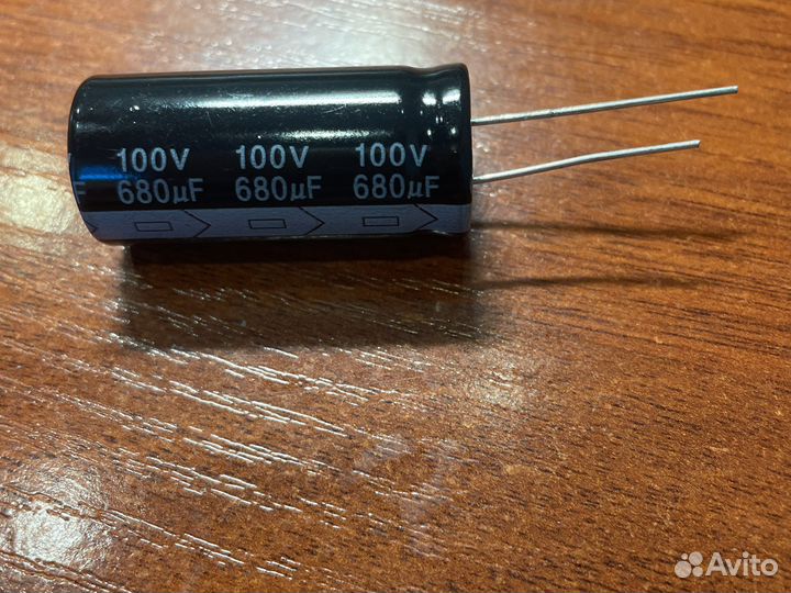 Конденсатор 680 мкф 100в 18х40 CD287