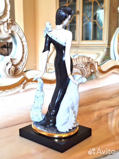 Статуэтка Capodimonte Cortese фарфор винтаж Италия