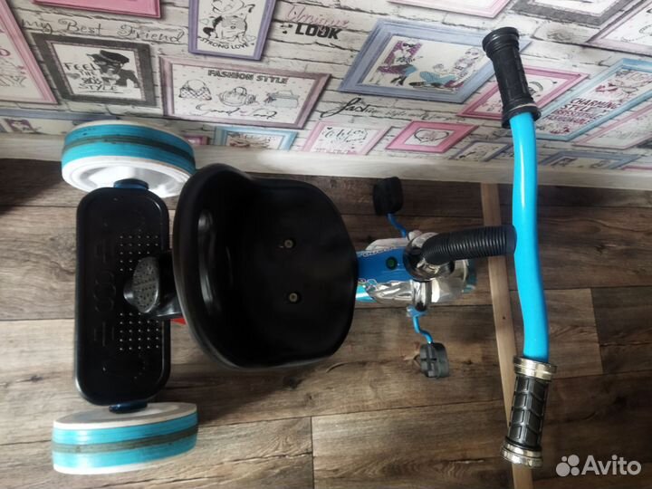 Трехколесный велосипед с музыкой и подсветкой