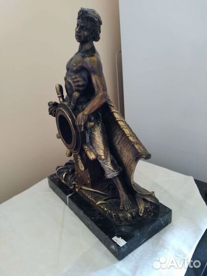 Подчасник, скульптура senserrich M, бронза