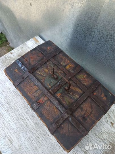 Старинный расписной сундучок 19-го века