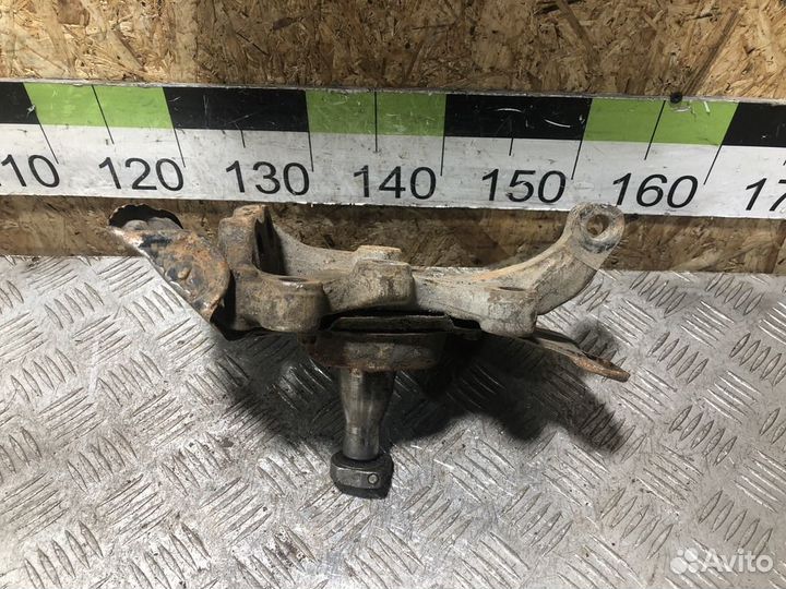 Кулак поворотный передний правый Clk 209