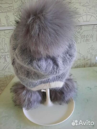 Шапка для девочки натуральные меховые помпоны