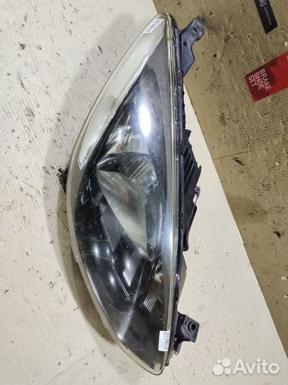Фара правая mazda 2 2010 год