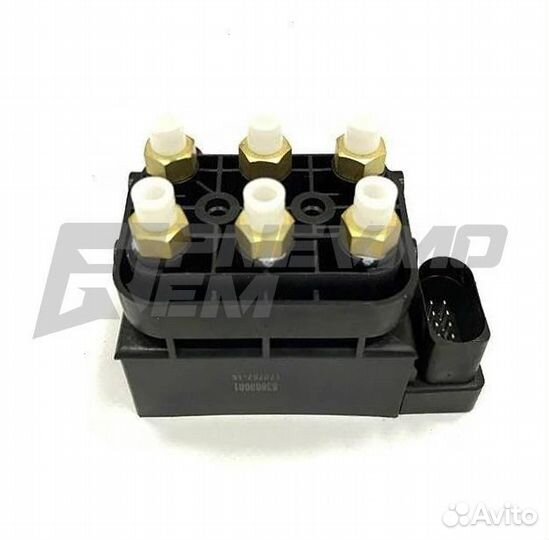 Блок клапанов пневмоподвески Audi Q7