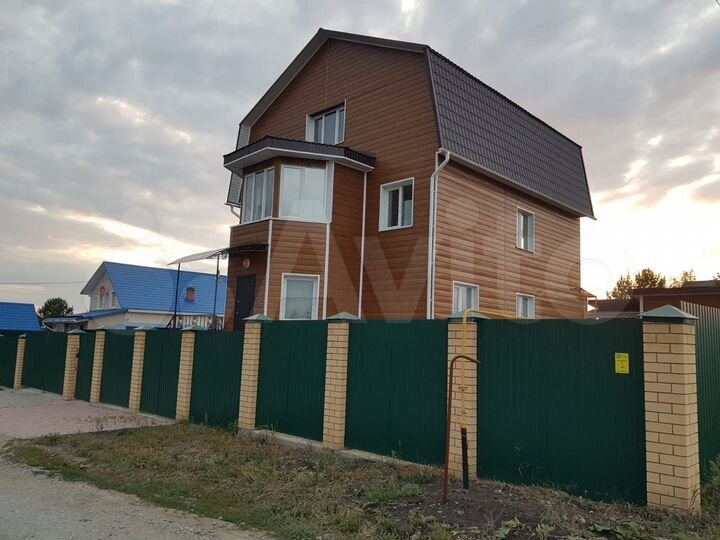 Коттедж 340 м² на участке 15 сот.