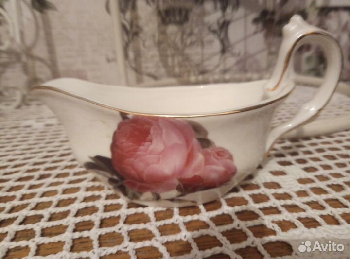 Фарфоровые молочники разные