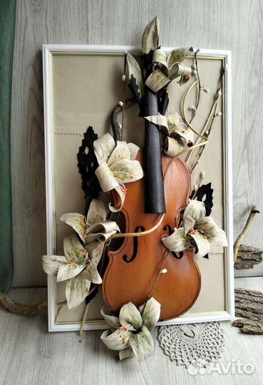 Панно Скрипка с лилиями