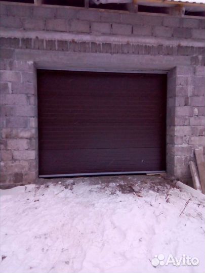 Секционные ворота