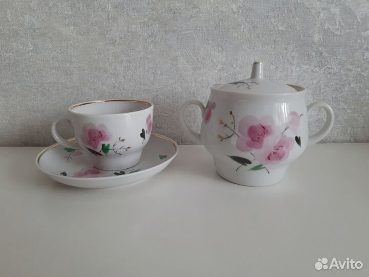 Сахарница и чайная пара завода Красный фарфорист