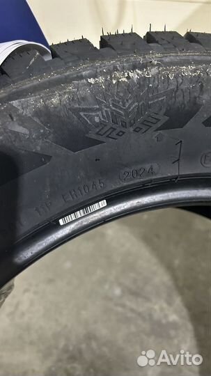 Royal Black Royal Stud II 265/55 R19 113T