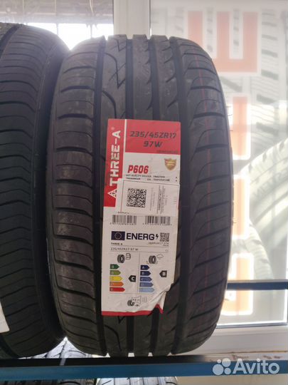 Three-A P606 235/45 R17