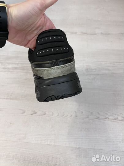 Новые муж теплые кроссовки 43,44