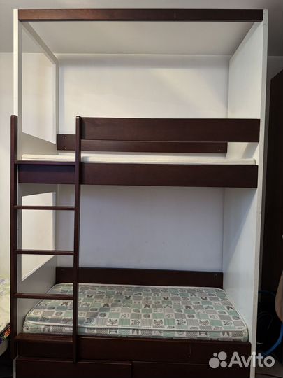 Двухъярусная кровать
