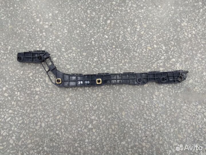 Кронштейн заднего бампера левый Lexus LX570