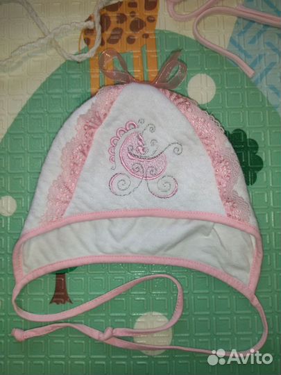 Шапочки и пинетки на малышку 0+