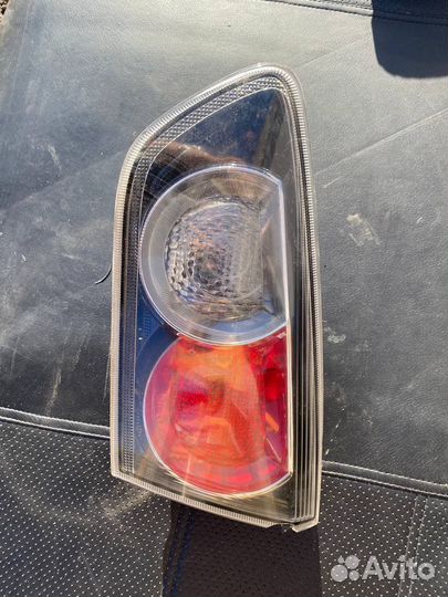 Задний правый фонарь на mitsubishi lancer 10