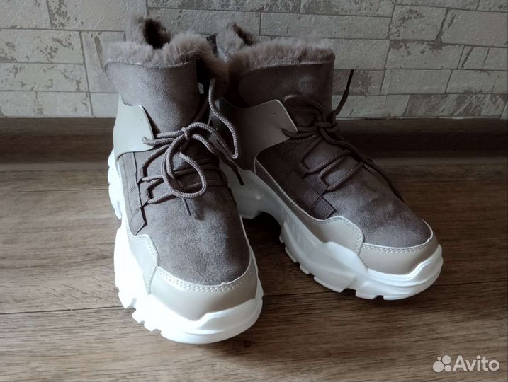 Кроссовки 36-36, 5