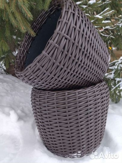 Кашпо из искусственного ротанга