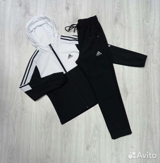 Женские спортивные костюмы