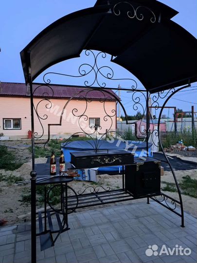Мангал с крышей