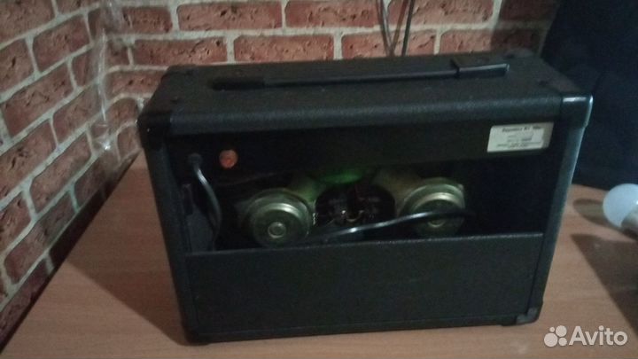 Гитарный комбоусилитель