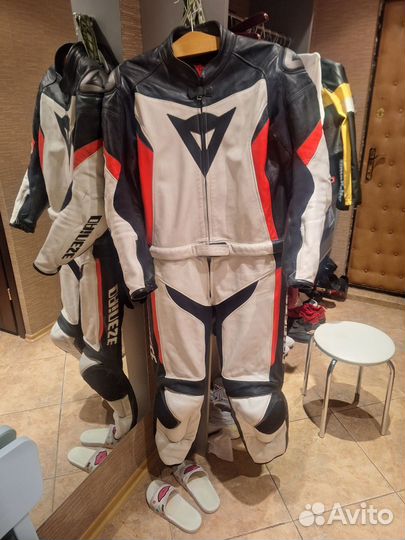 Оригинальный кожаный мотокомбез dainese 56размер