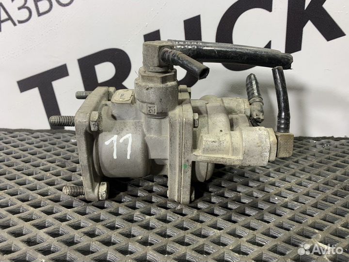 4613152640 Кран тормозной главный