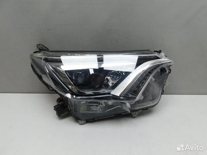 Фара правая Toyota RAV4