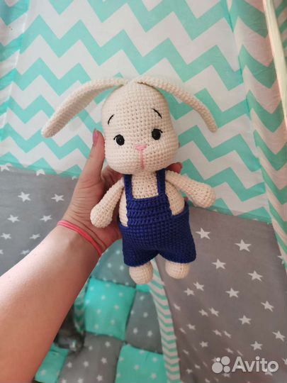 Зайка в комбинезоне