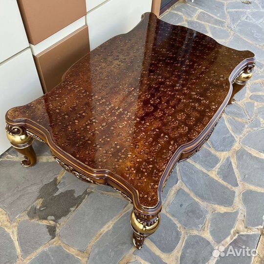 Журнальный столик