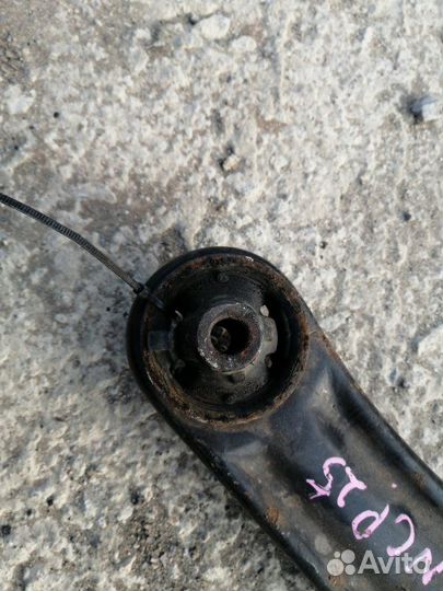 Рычаг передний левый Toyota Funcargo NCP25