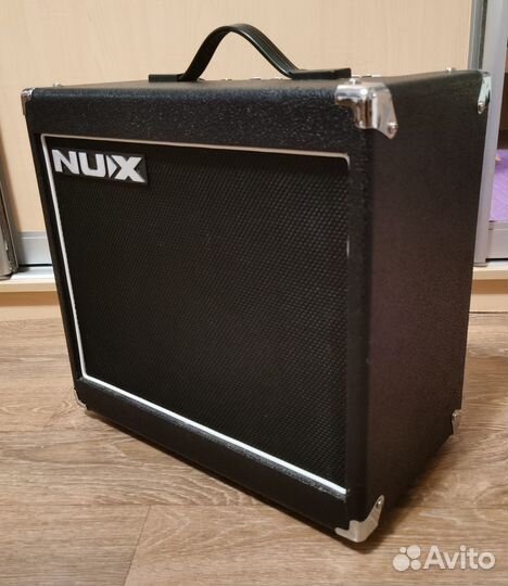 NUX Mighty 30SE гитарный комбоусилитель + педаль