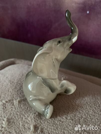Слон фарфоровый