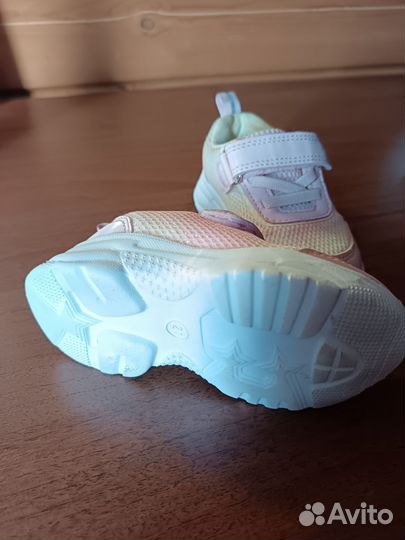 Кроссовки для девочки