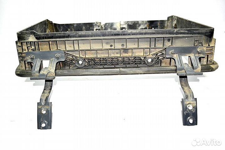 Пластиковая рама люка бокового ящика кабины, левая