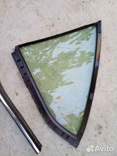 Боковое стекло правые двериtoyota premio 240 кузов