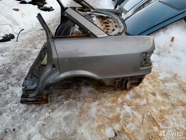 Крыло заднее правое левое Audi 80b3