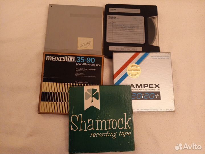 Магнитная лента катушки с записью