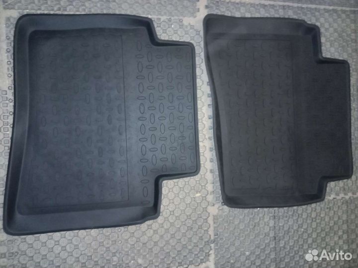 Автомобильные коврики резиновые