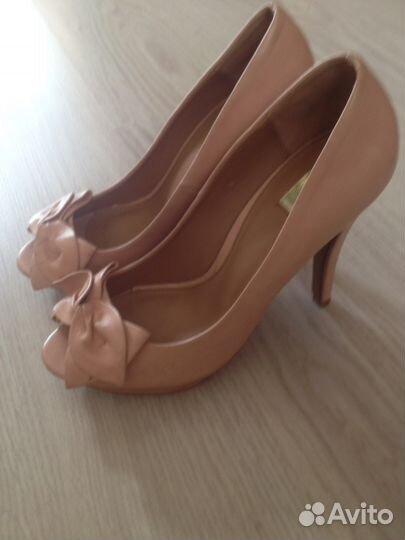 Продаю босоножки