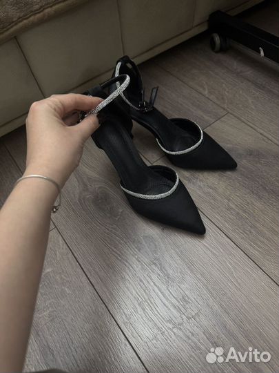 Туфли со стразами 36